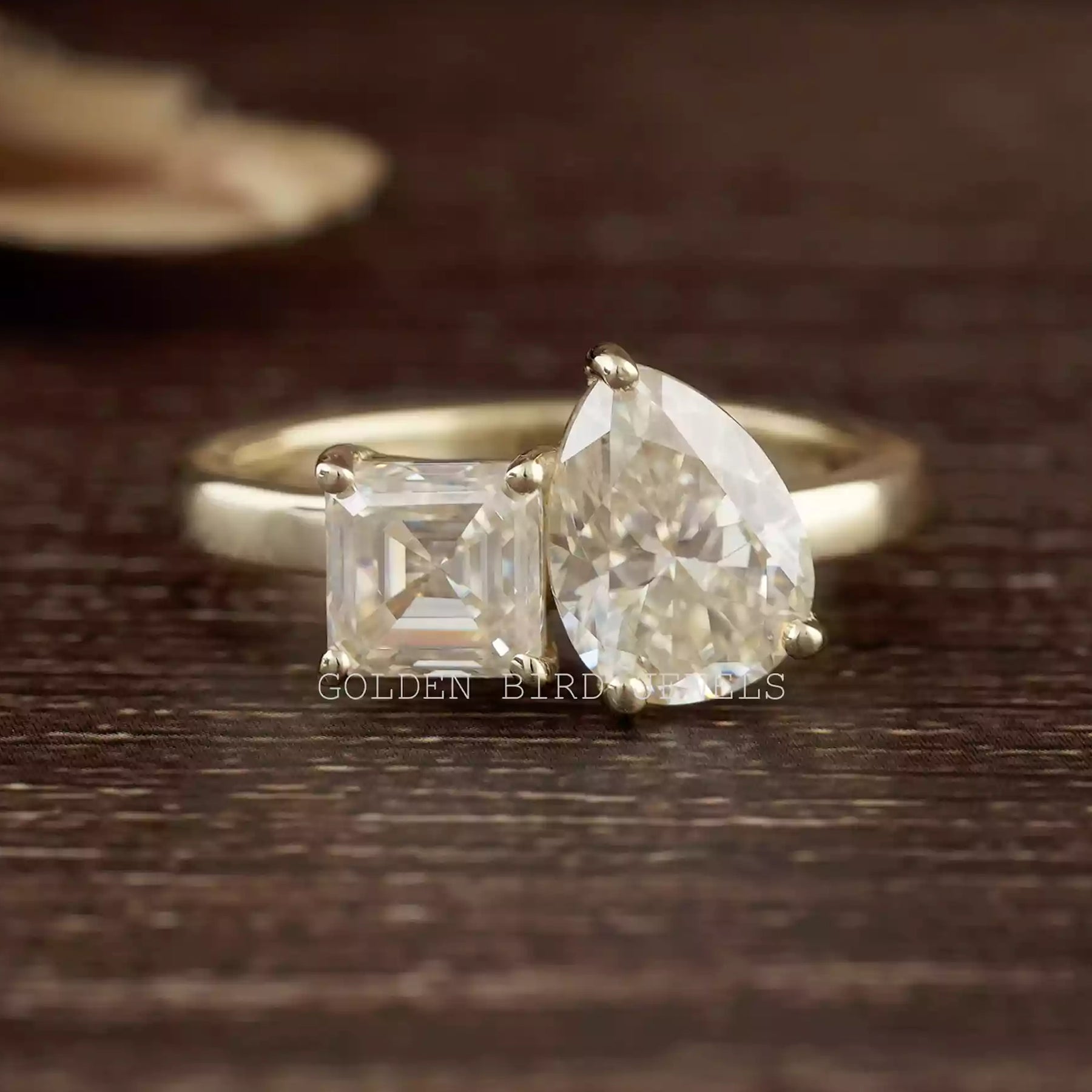 Toi Moi Moissanit-Ring im Asscher- und Birnenschliff