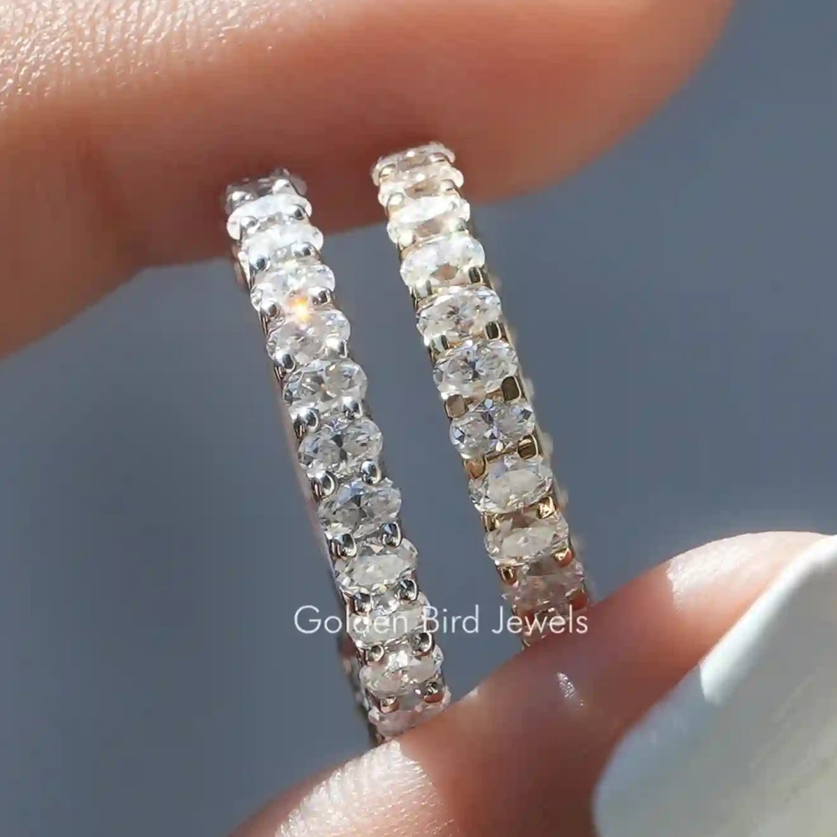 Passender Ehering mit ovalem Moissanit