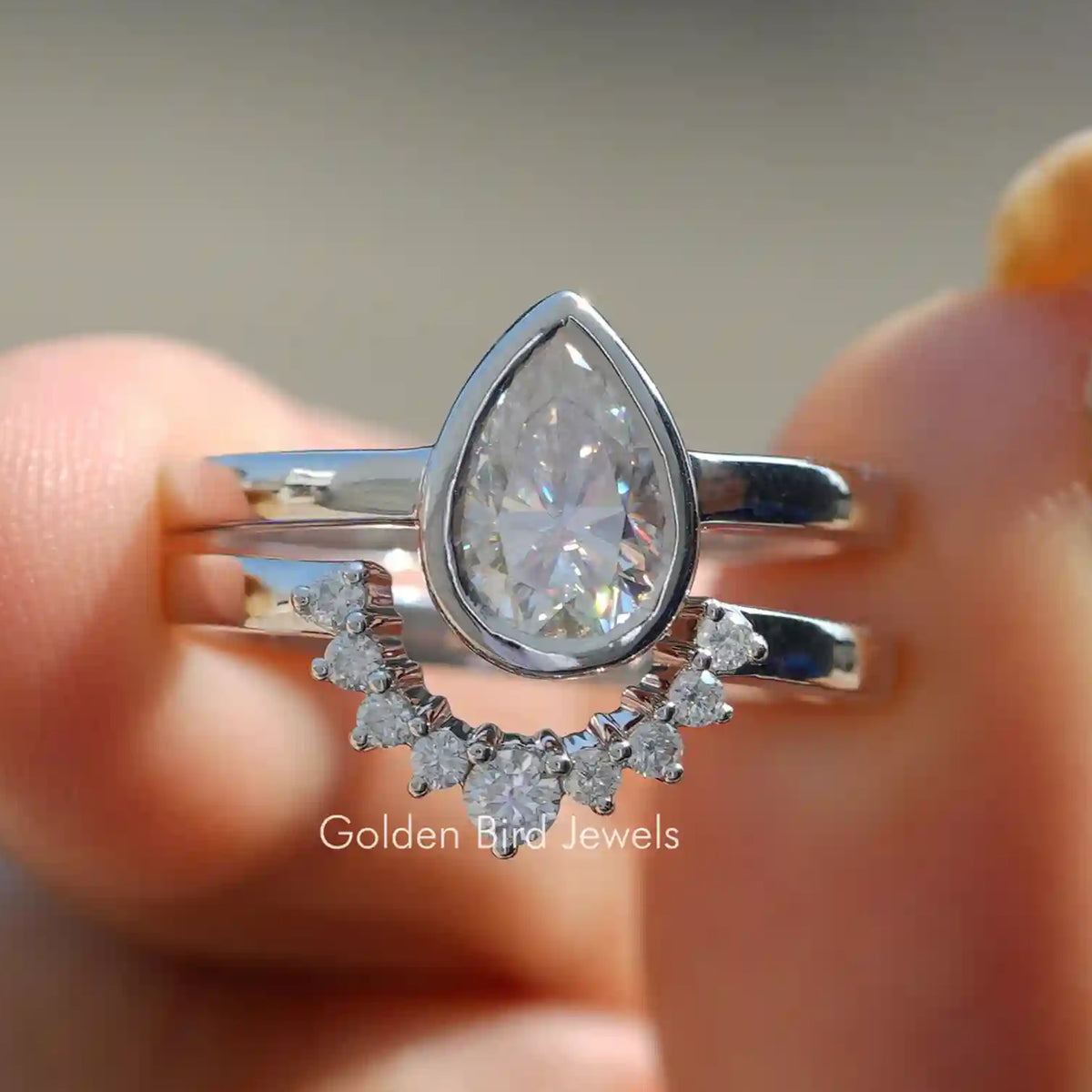 Verlobungsring-Set mit Moissanit im Birnenschliff