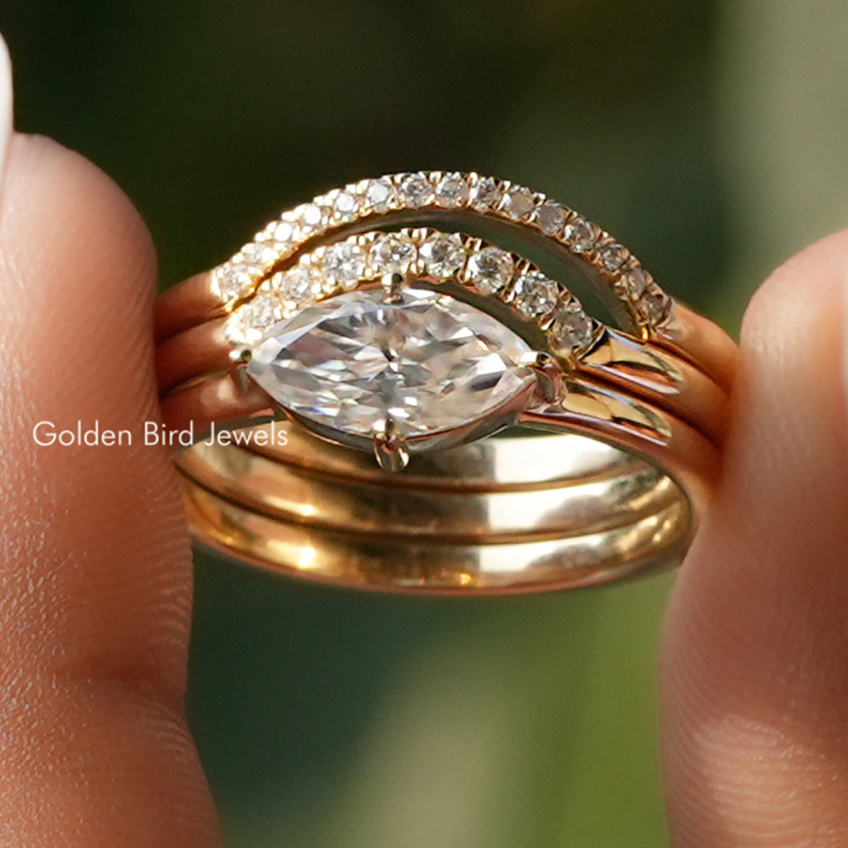 Brautring-Set mit drei Moissaniten im Marquiseschliff und gebogenem Schliff