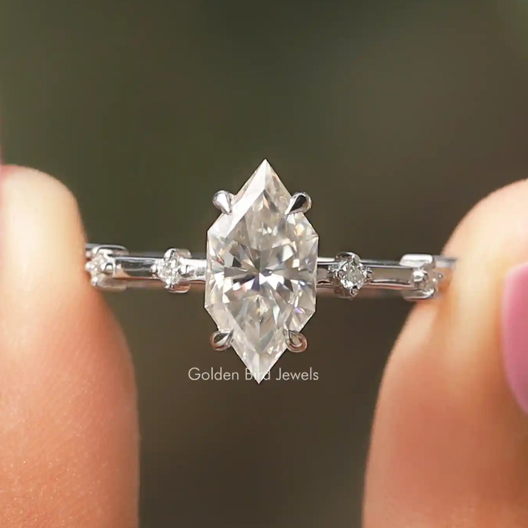 Niederländischer Marquise Halb-Eternity-Verlobungsring