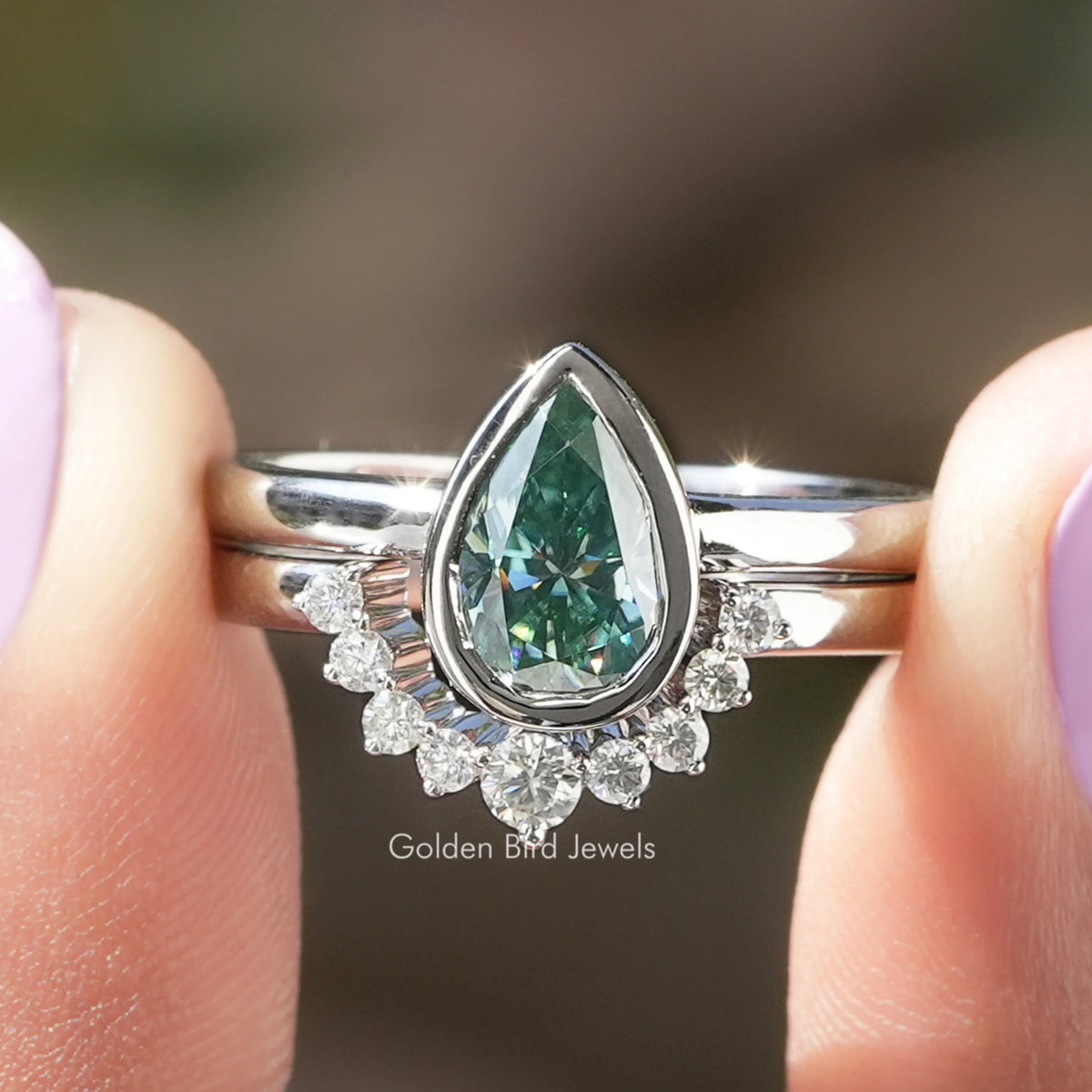 Birnenförmiger Moissanit-Ehering mit gewölbtem Band