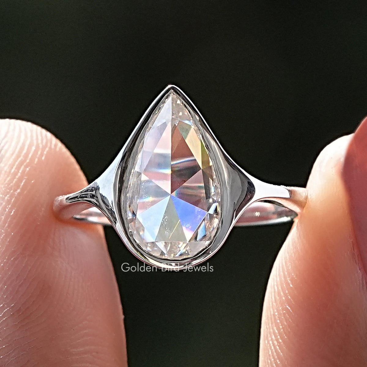Rosen Schliff Birnen Moissanit Bezel Set Ring