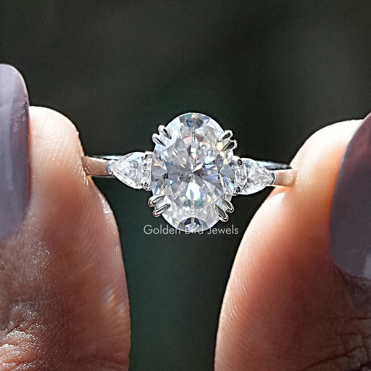 Ovaler und birnenförmiger Moissanit-Verlobungsring mit 3 Steinen