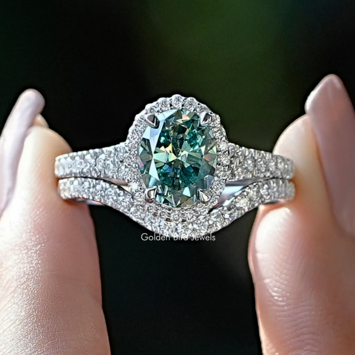 Brautring-Set mit ovalem und rundem Schliff aus Moissanit