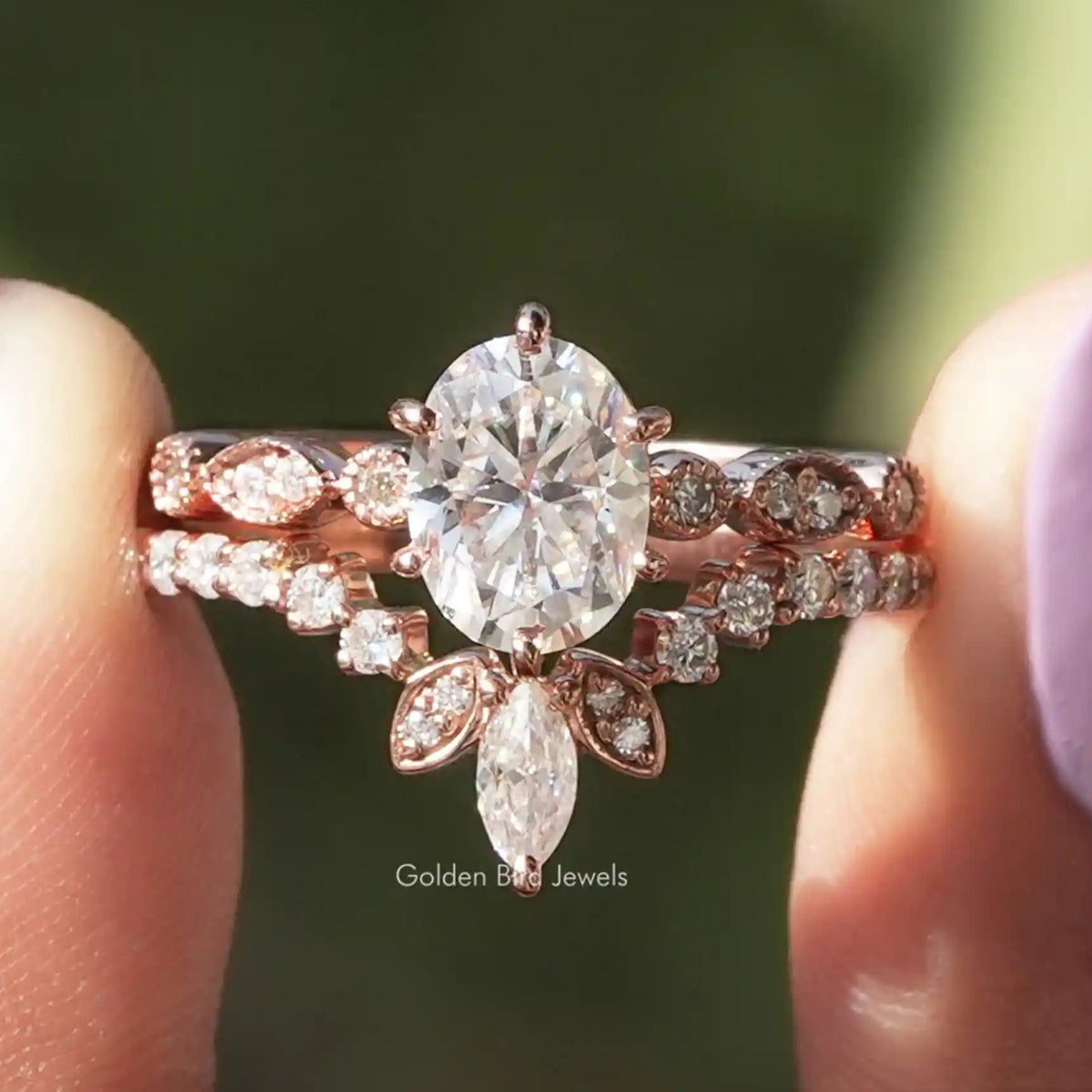 Ovaler Moissanit-Ehering mit Chevron-Band