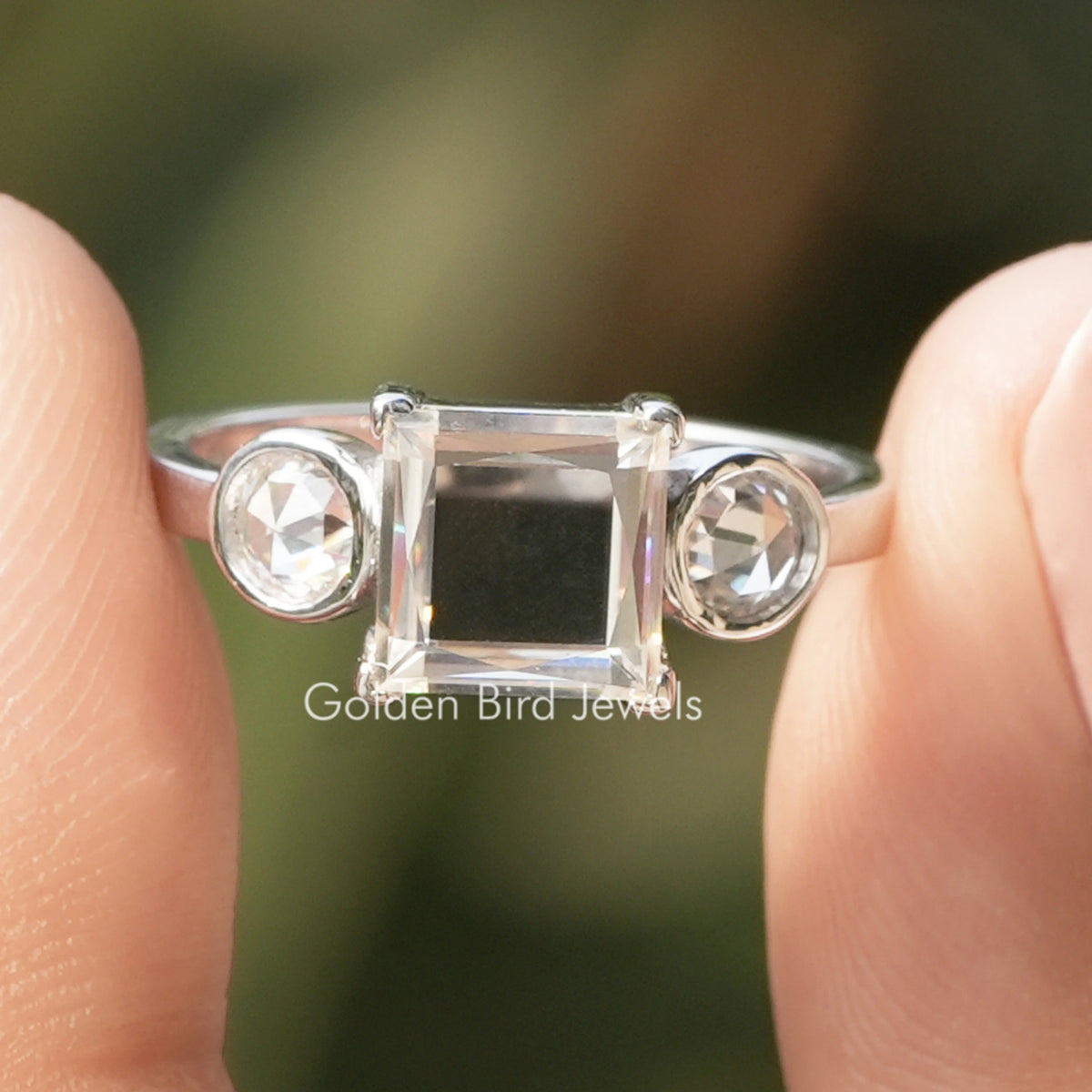 Hochformat Princess Schneiden Moissanite Drei-Steine-Ring