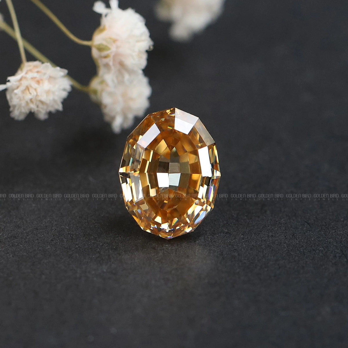 3,05 Karat Stufenschliff Champagnerfarbener ovaler Moissanit lose