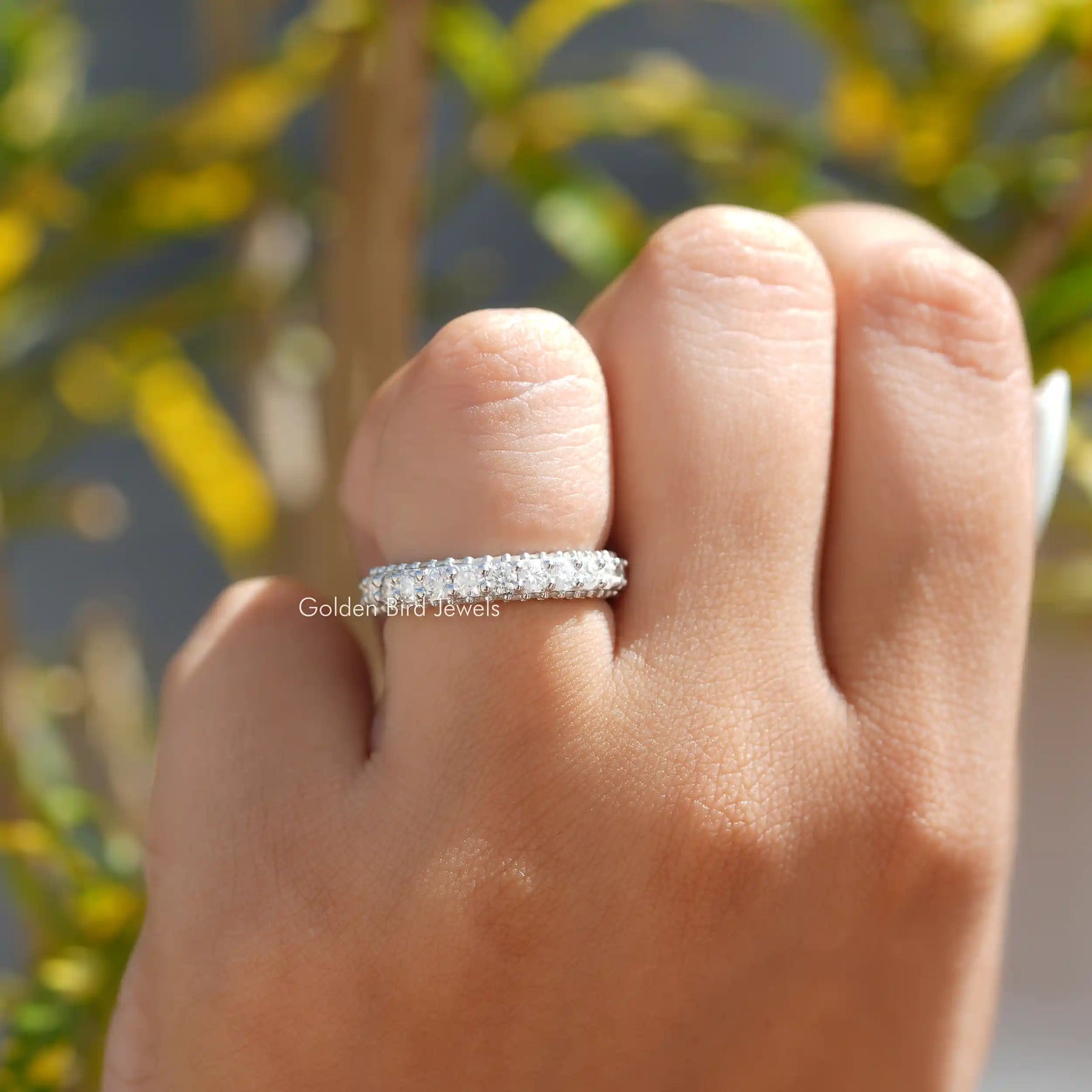 Moissanit-Eternity-Ring im Rundschliff und Pavéfassung