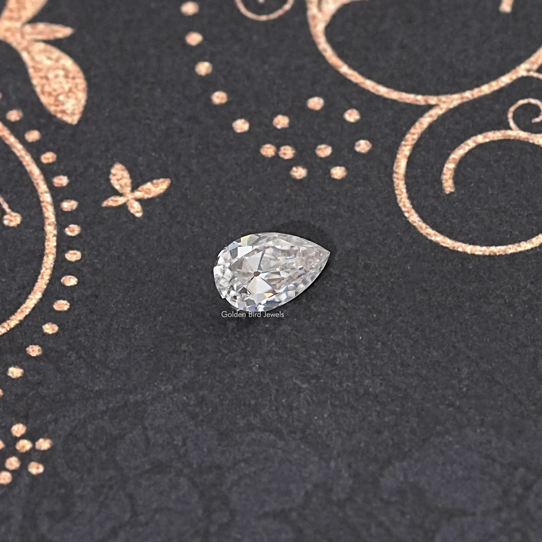 4,25 ct Old Mine Birnenschliff loser Moissanit
