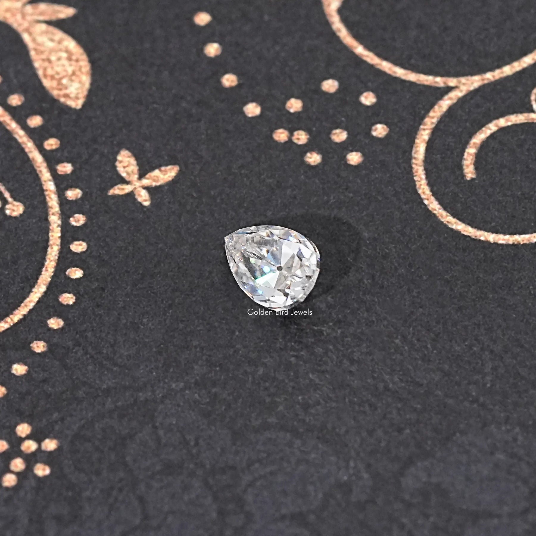 4,25 ct Old Mine Birnenschliff loser Moissanit