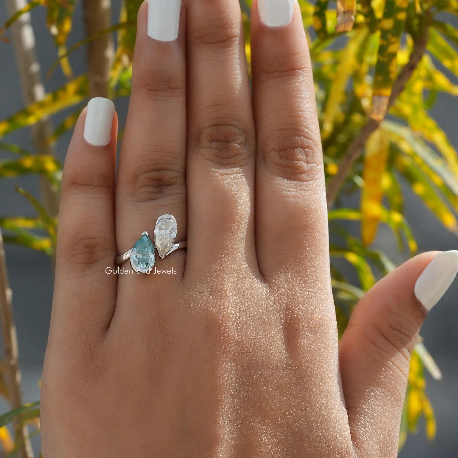 In finger view of Moissanite toi-et-moi  ring