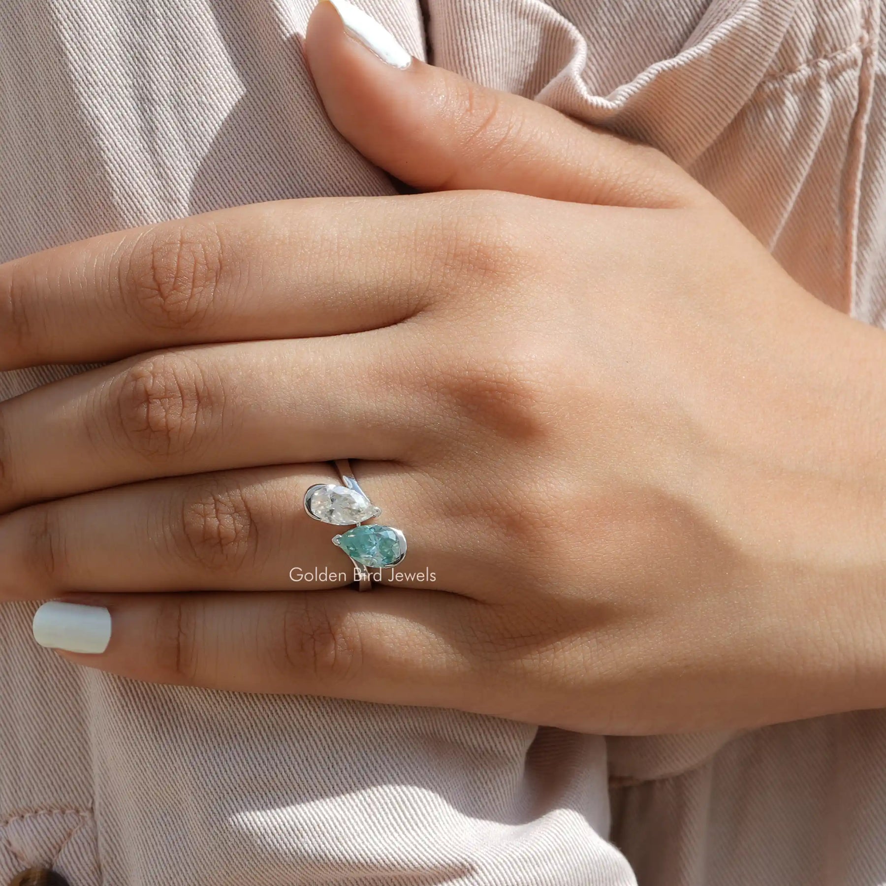A dazzling Toi et Moi engagement ring with pear shaped moissanite