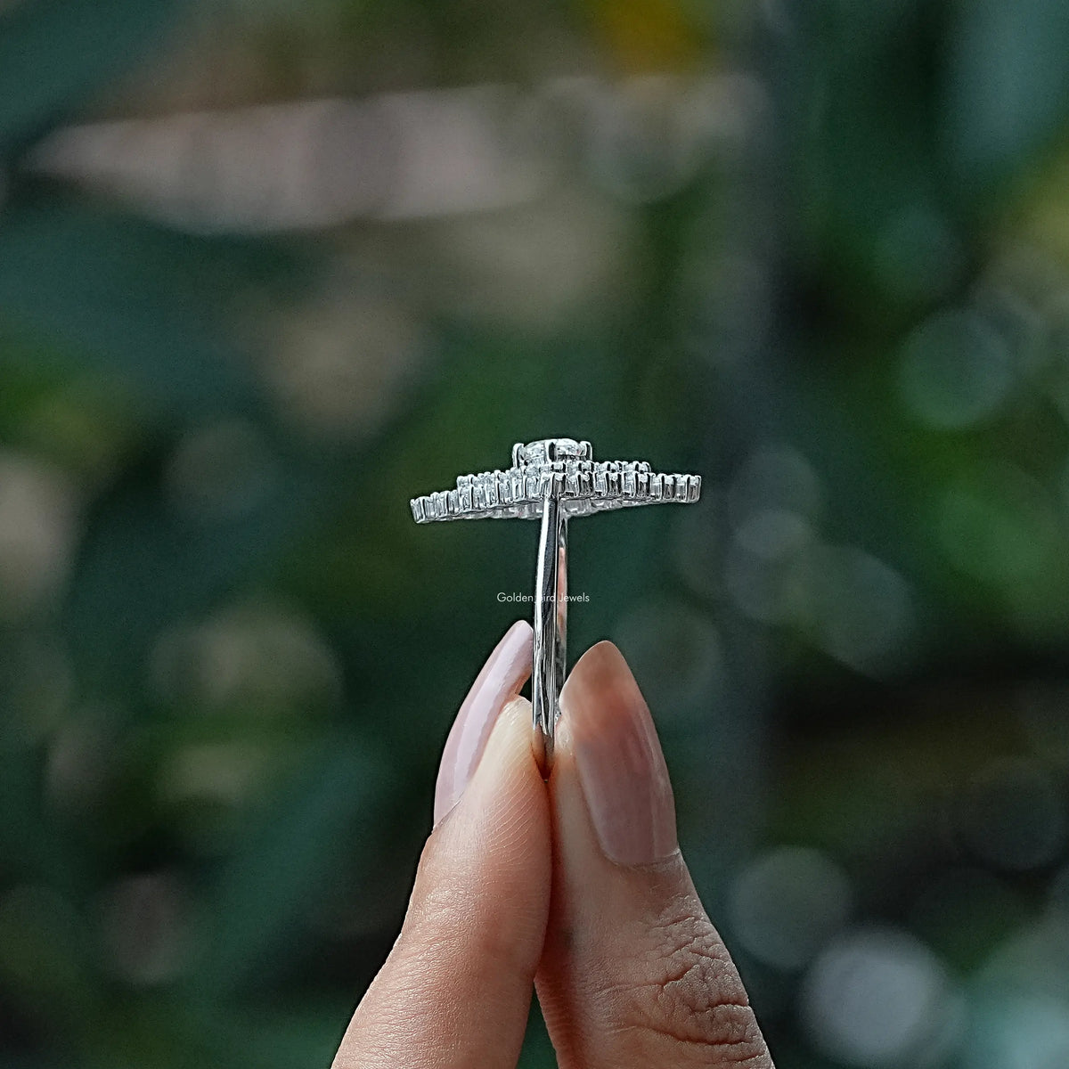 Hochzeitsring mit portugiesischem Schliff aus Moissanit