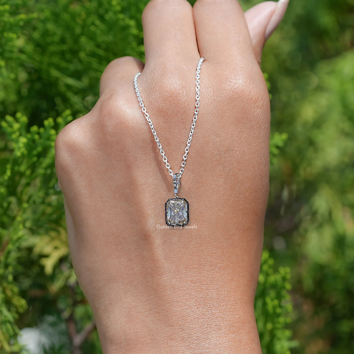 Gelber strahlender Moissanit-Solitäranhänger