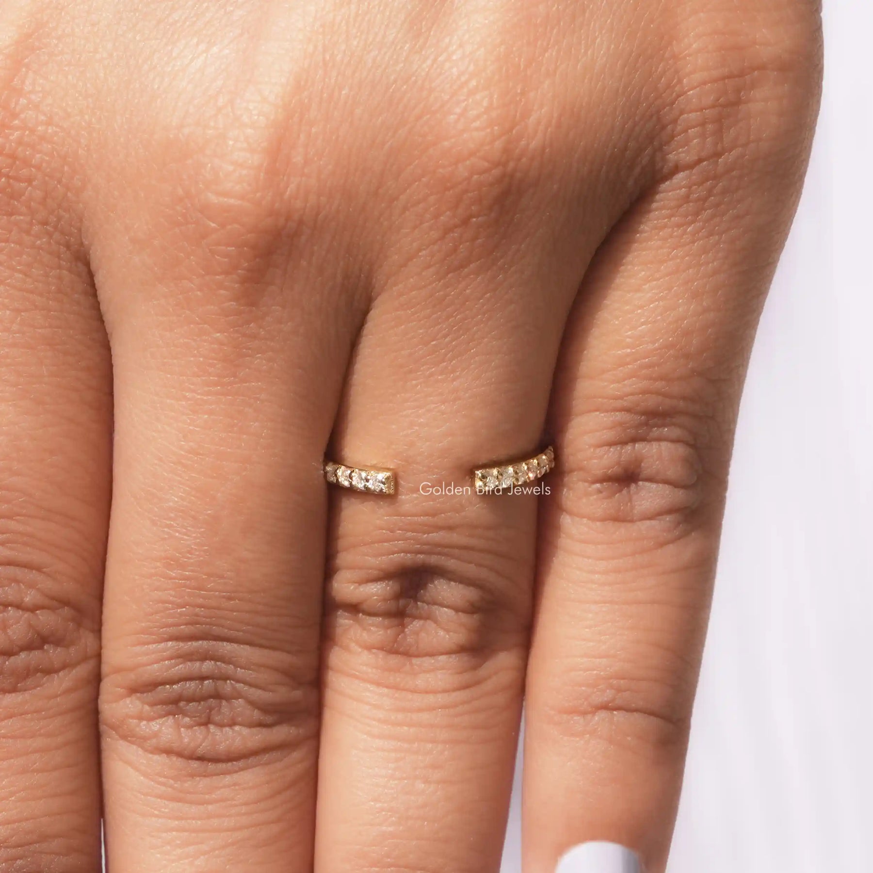 Detailed view of Round Diamond Bypass Design Wedding Ring