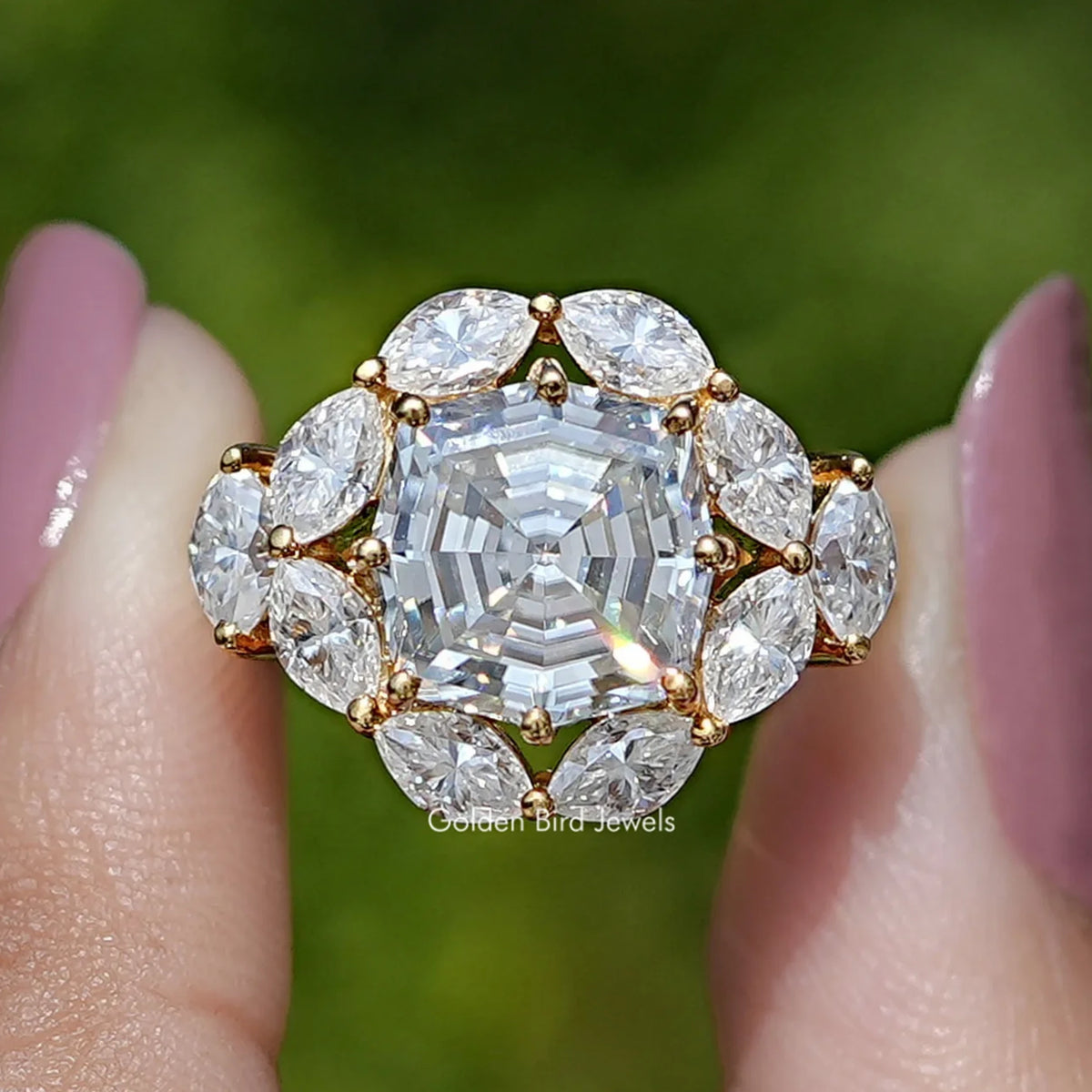 Art-Deco-Ring mit Moissanit im Stufenschliff und Kissenform