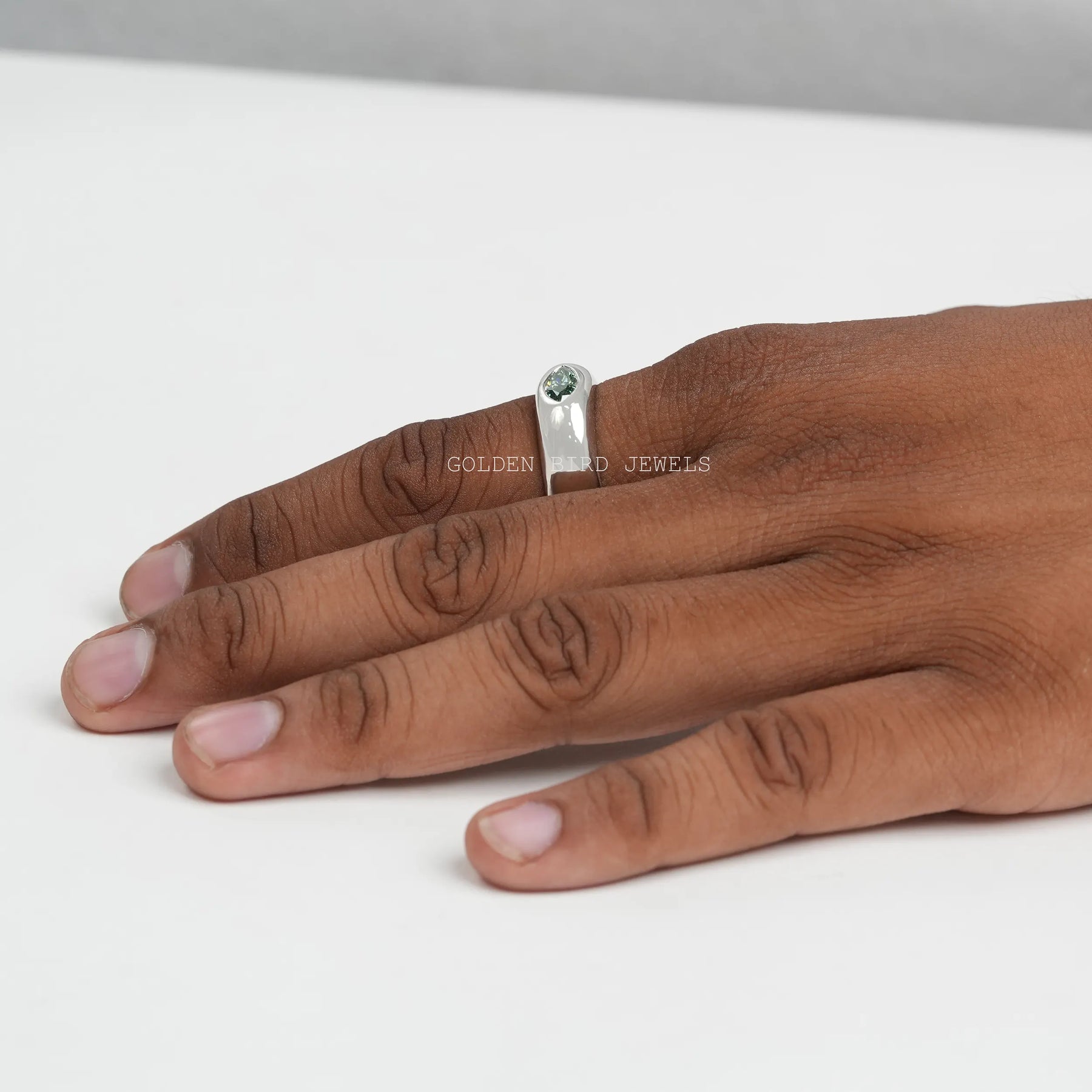 Marquise Moissanite Flush Set Solitär-Verlobungsring