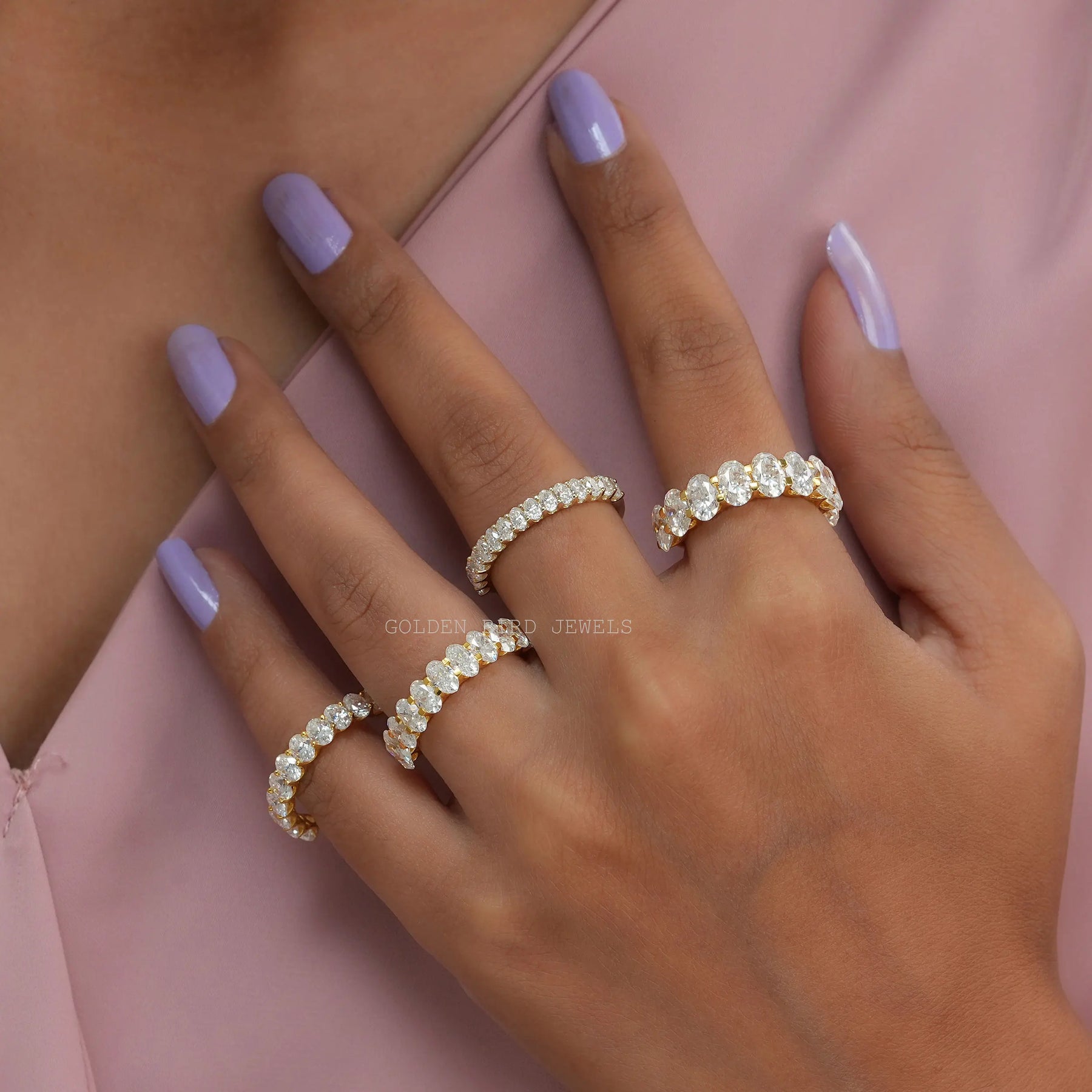 Halber Eternity-Ehering mit ovalem Schliff aus Moissanit für Damen