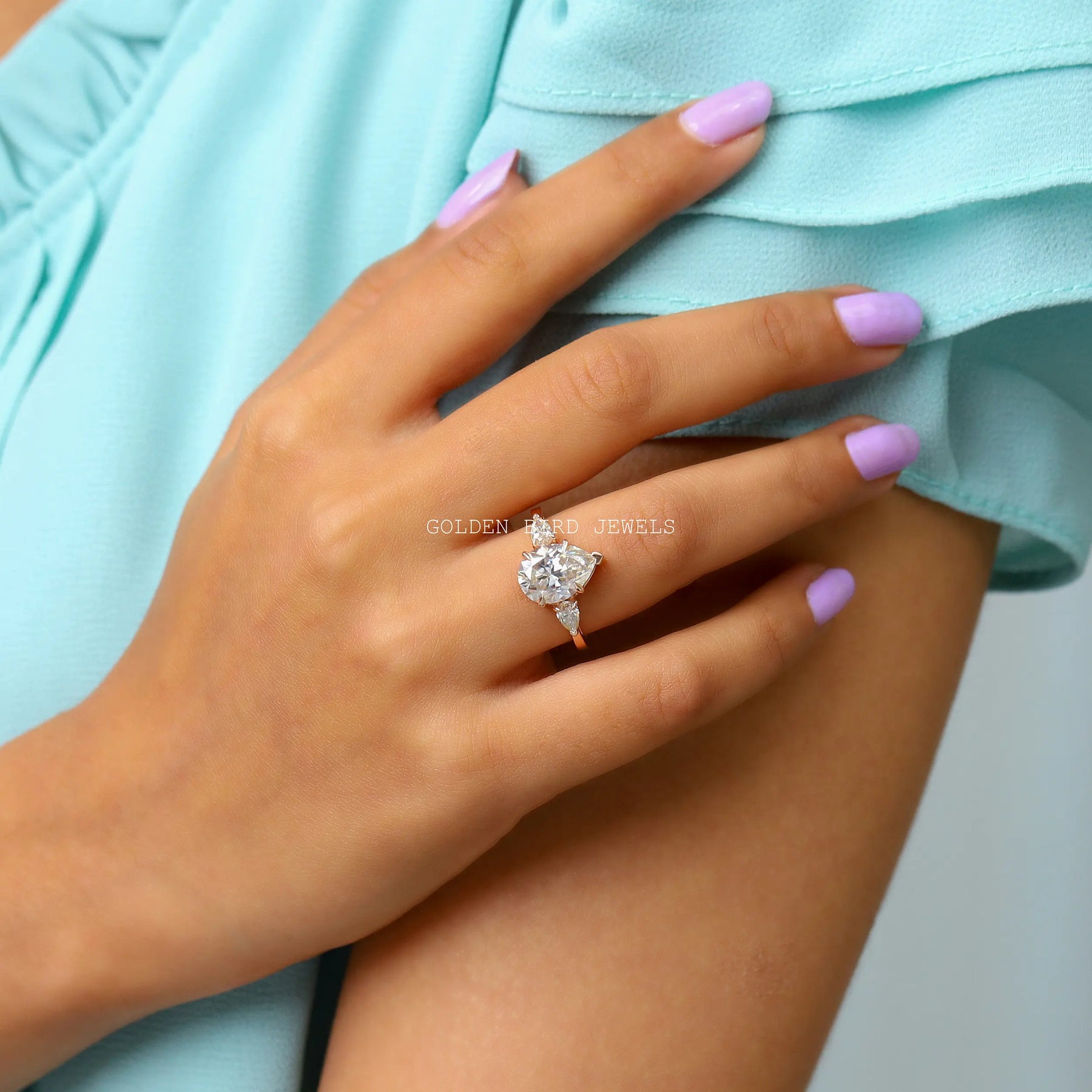 Pear-shaped moissanite anniversary ring for women's wear