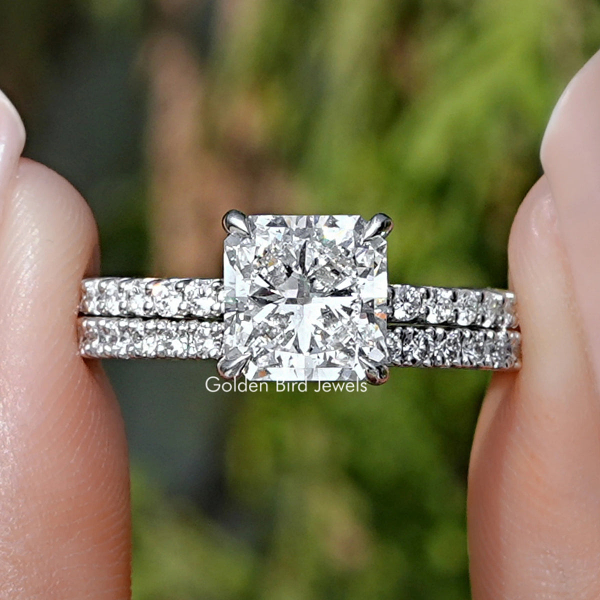 Verlobungsring mit Diamant im Radiant-Schliff