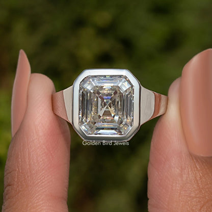 Solitärring mit Asscher-Schliff und Moissanit-Lünette