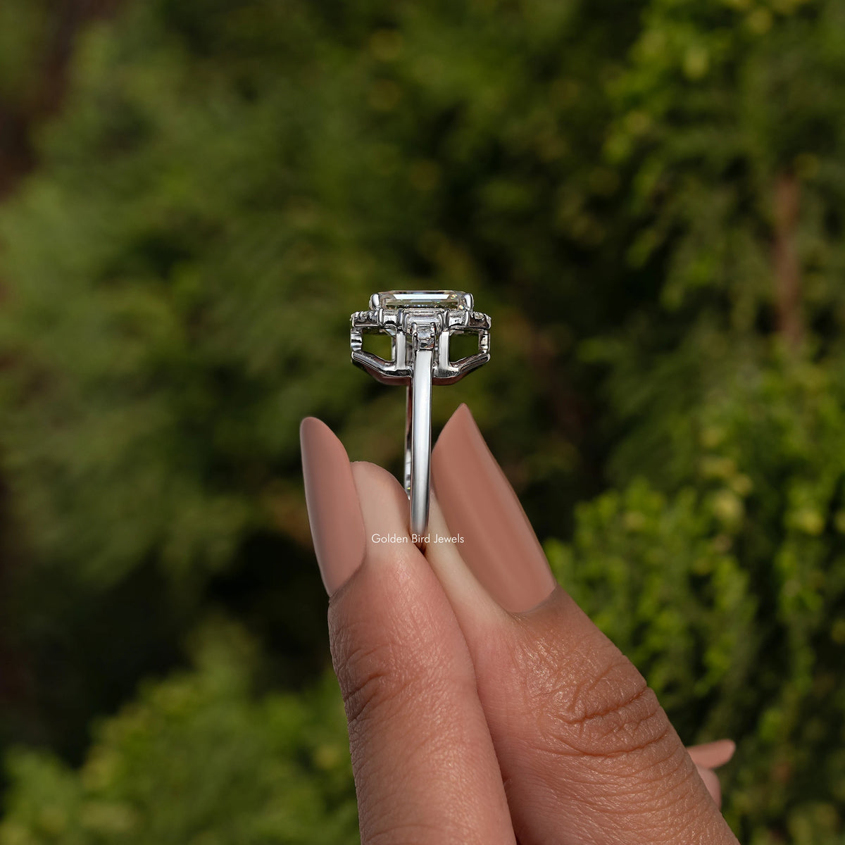 Asscher-Schliff Moissanit Halo Verlobungsring