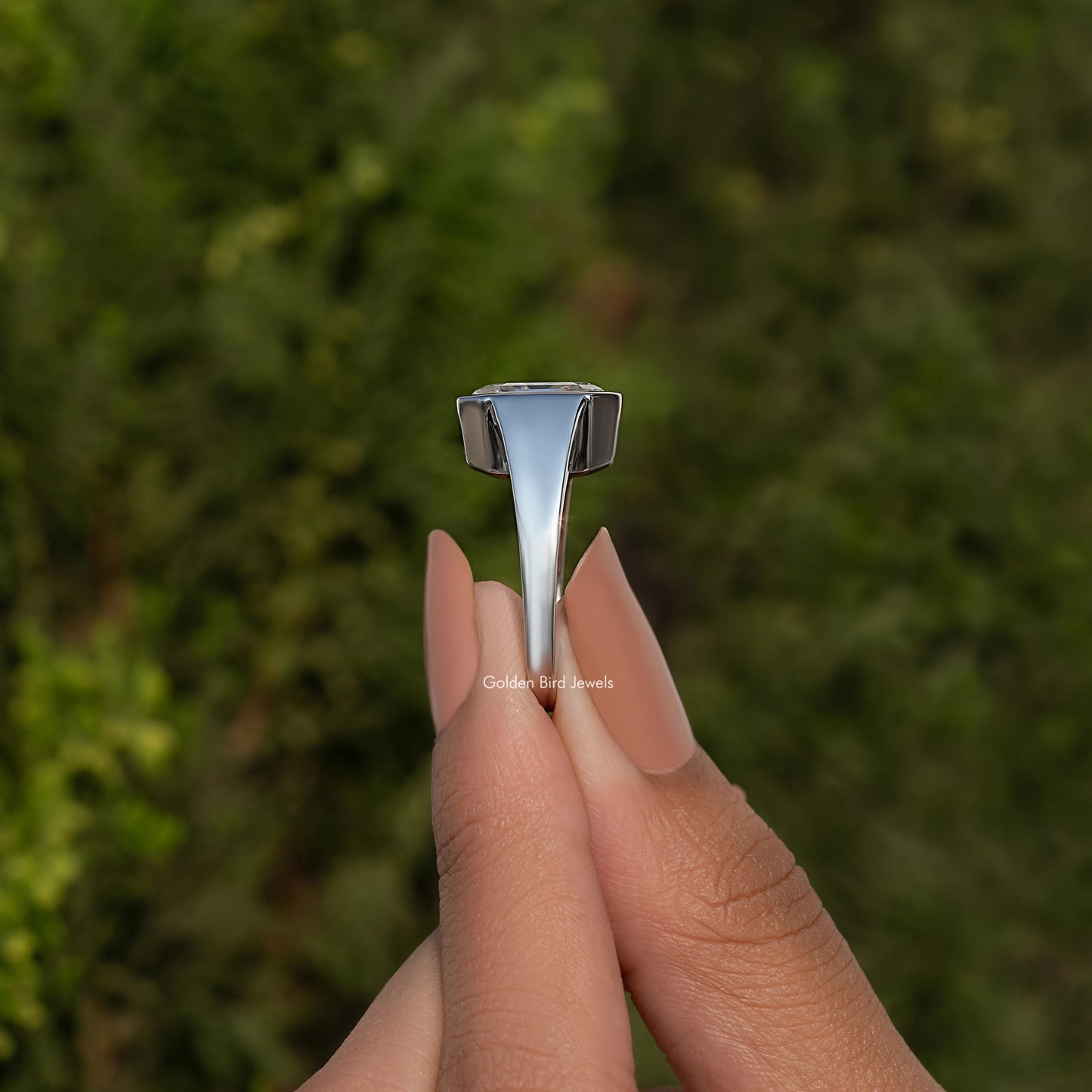 Solitärring mit Asscher-Schliff und Moissanit-Lünette
