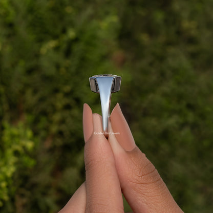 Solitärring mit Asscher-Schliff und Moissanit-Lünette