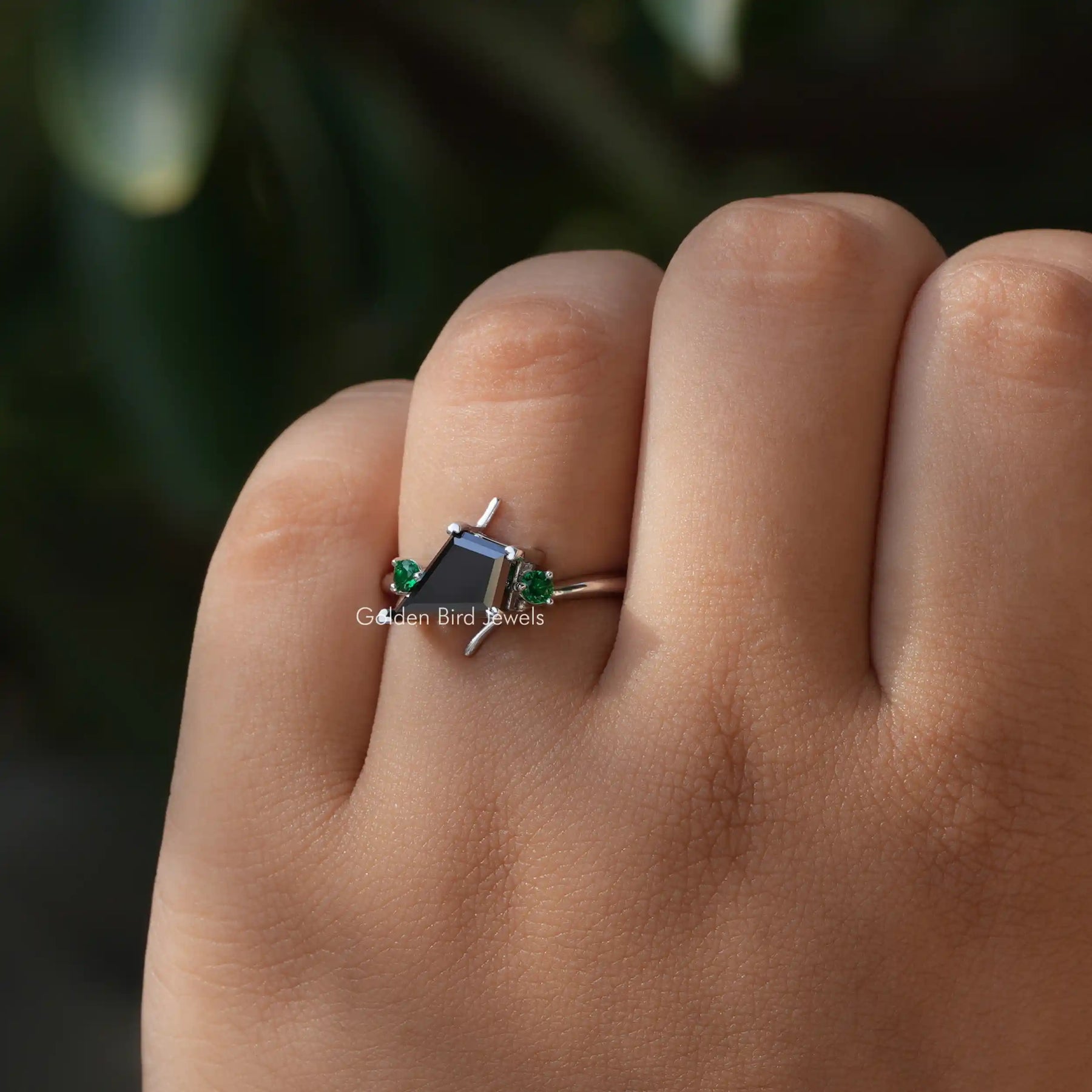 [Prong Setting Kite Cut Accent Stone Ring]-[Golden Bird Jewels]