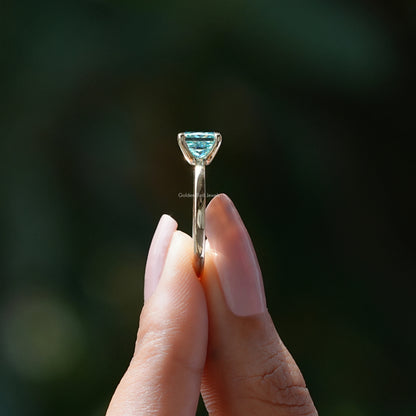 Cyan Blauer Princess Cut Moissanit Solitärring