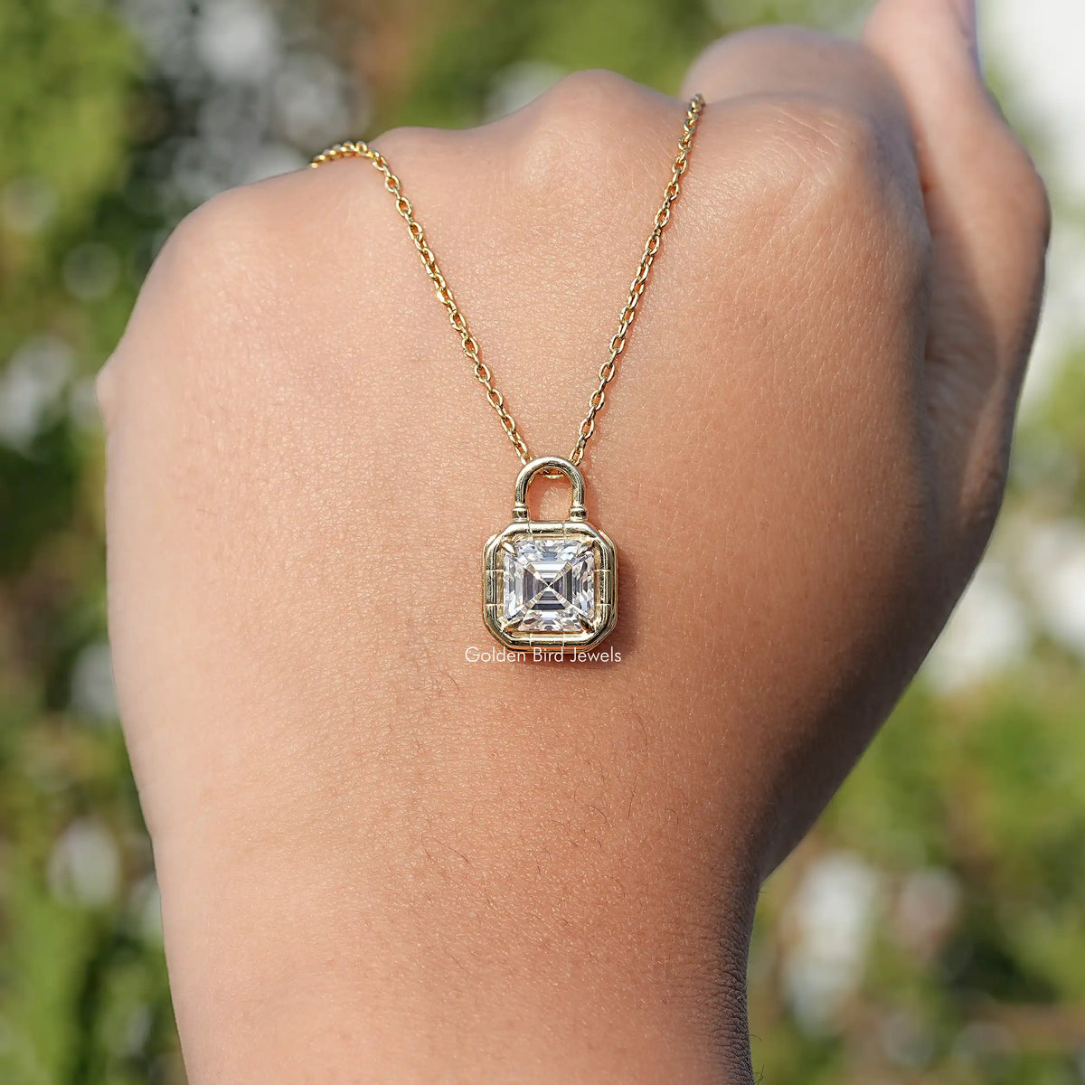 Farbloser Asscher-Moissanit-Solitäranhänger