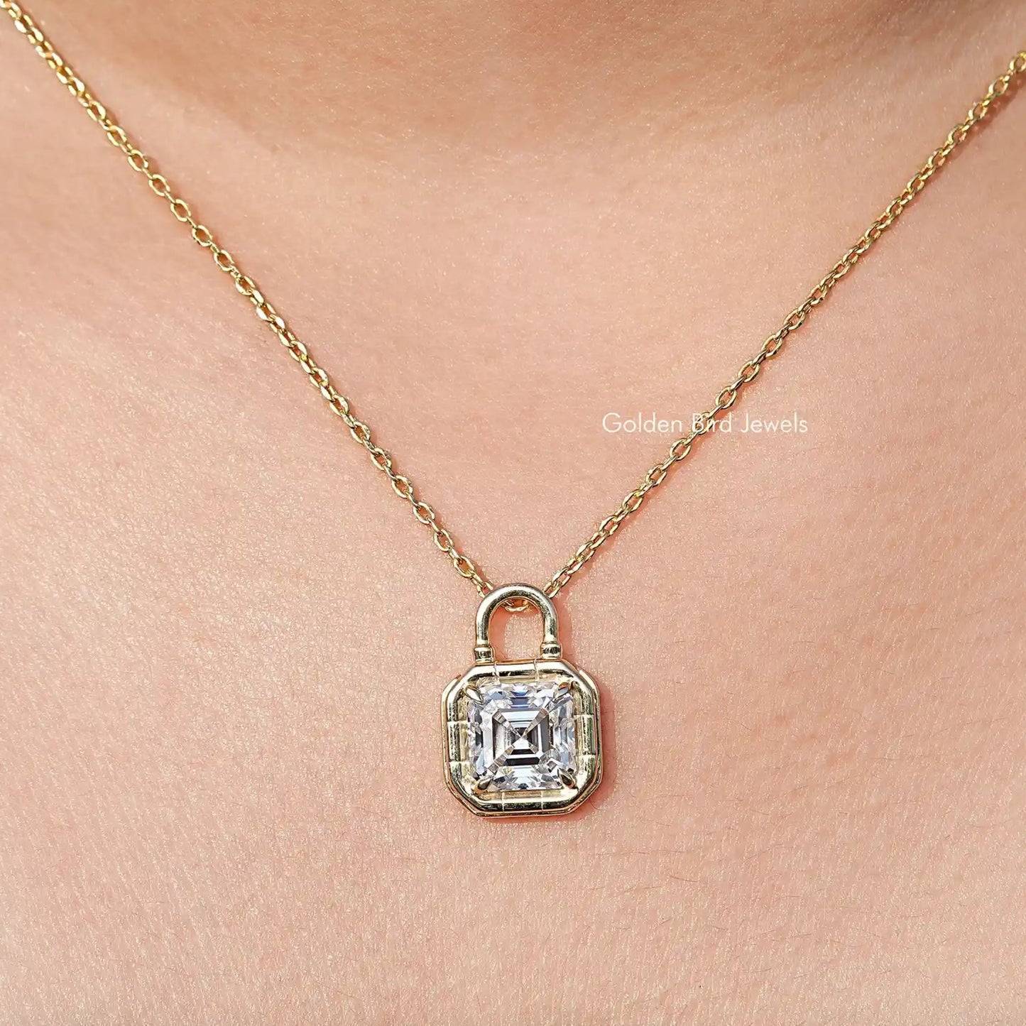 Farbloser Asscher-Moissanit-Solitäranhänger