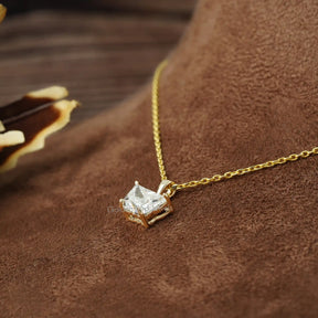 Side view of Butterfly cut pendant In Yellow Gold