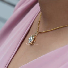 Side view of Portuguese cut pendant In yellow Gold