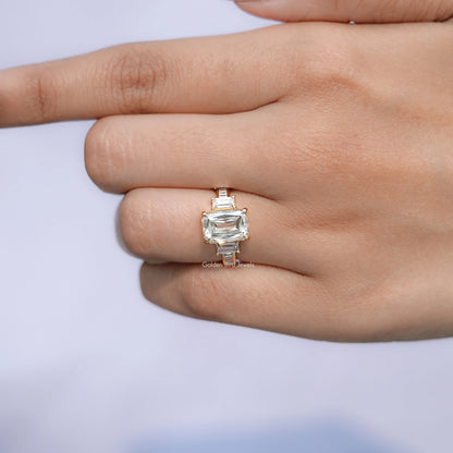 Moissanit-Ring mit drei Steinen im Criss-Schliff