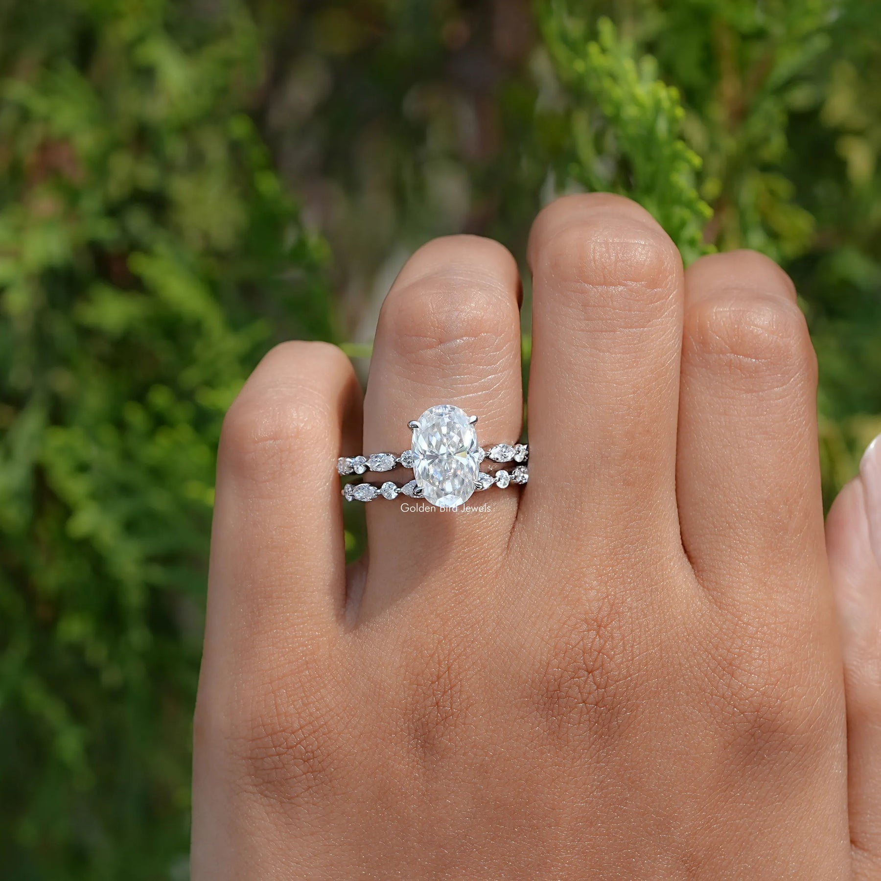 Crushed Ice Oval Cut Moissanite Bridal Ring Set