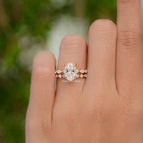 Crushed Ice Oval Cut Moissanite Bridal Ring Set