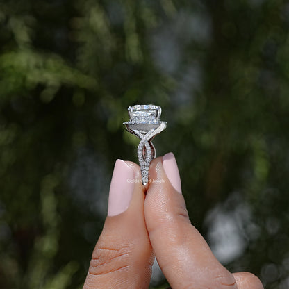 Verlobungsring mit quadratischem Labordiamant, Halo und gedrehter Ringschiene