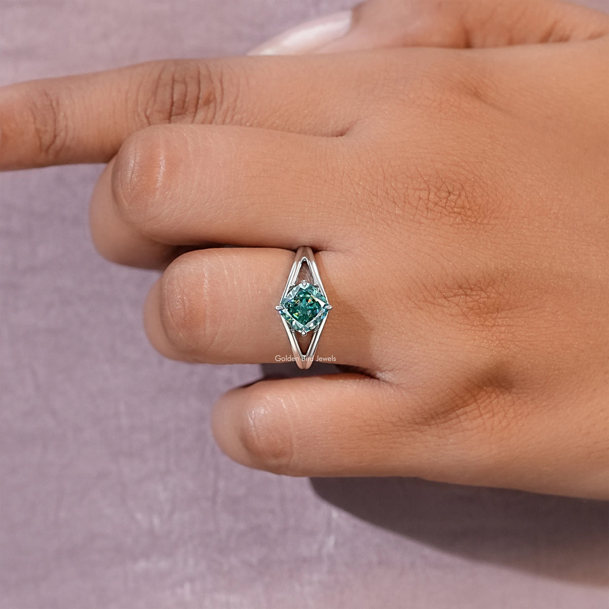 Kissen Moissanit Edelstein Ring mit geteilter Ringschiene
