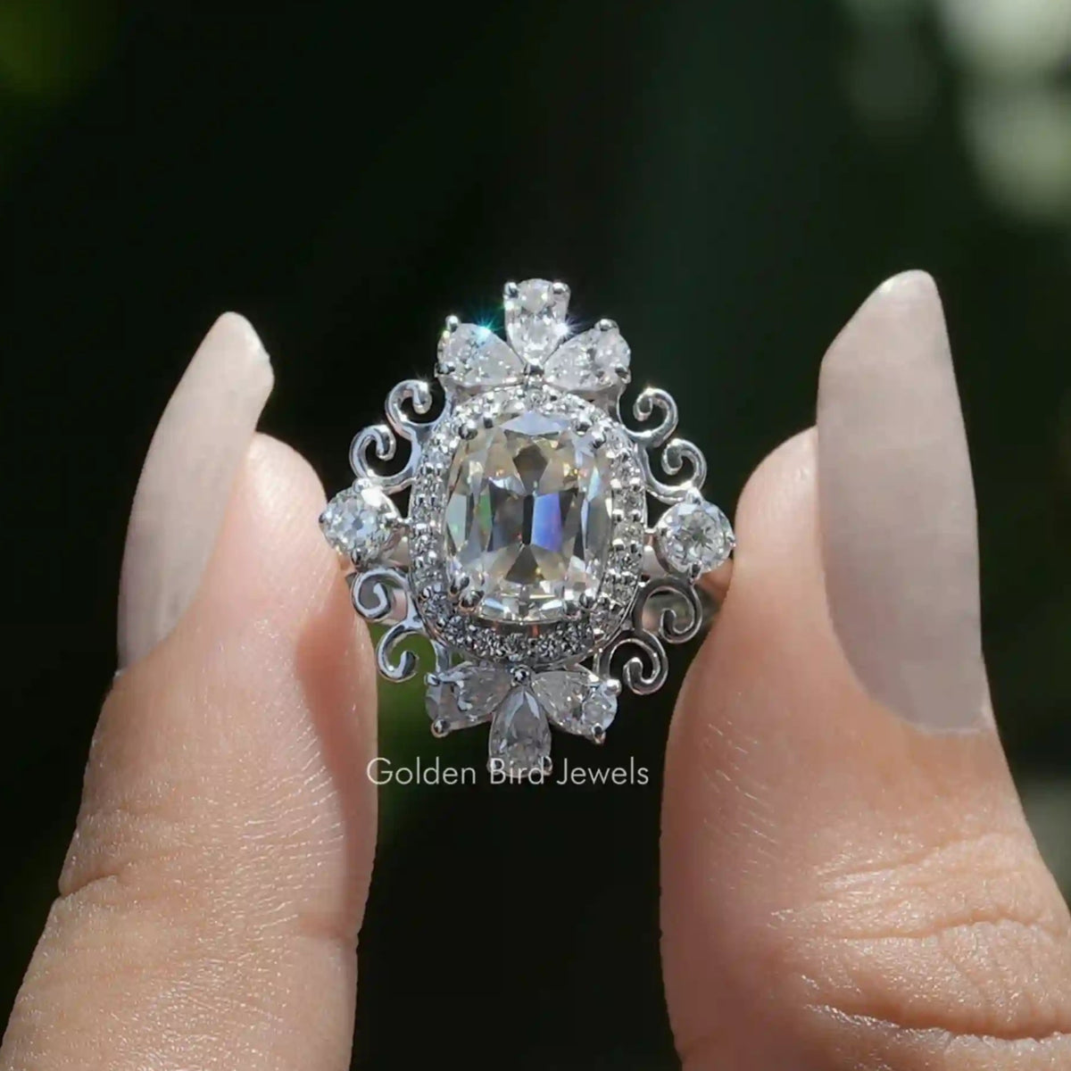 Moissanit Ring im Kissenschliff im Vintage-Stil, alter Minenstil