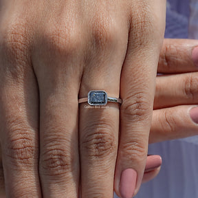 Dunkelgrauer Moissanit-Solitärring im Radiantschliff