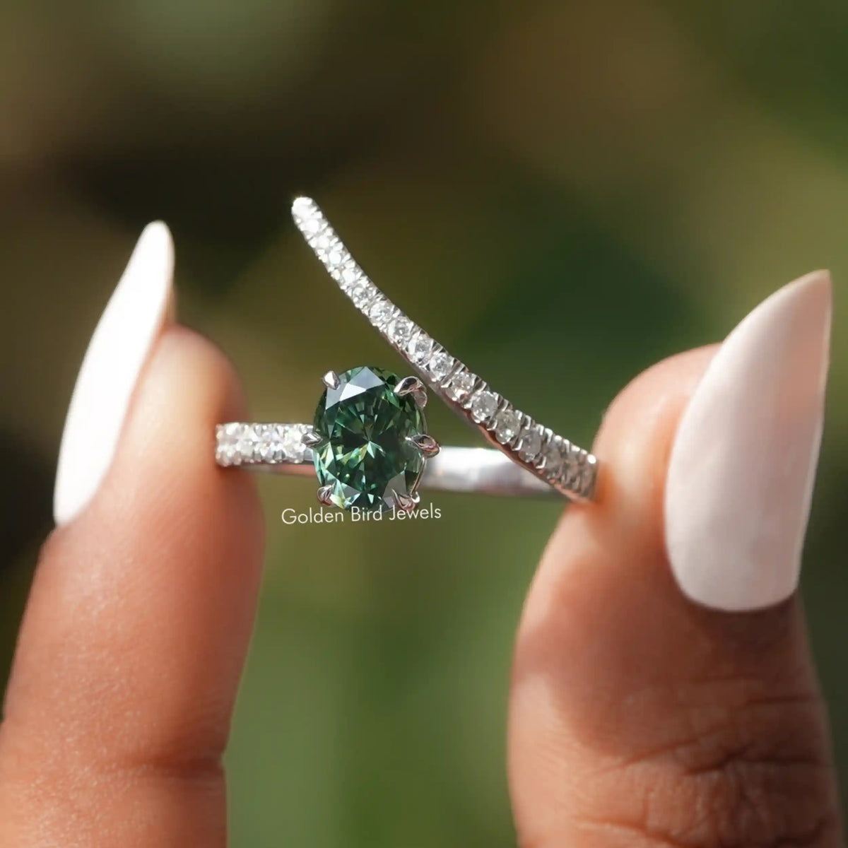 [Dark Green Oval Cut Moissanite Accent Stone Ring]-[Golden Bird Jewels]