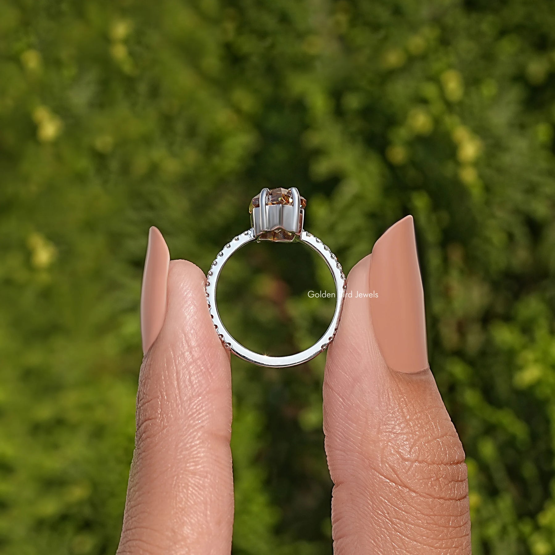 Niederländischer Moissanit-Solitär-Akzentring im Marquise-Schliff