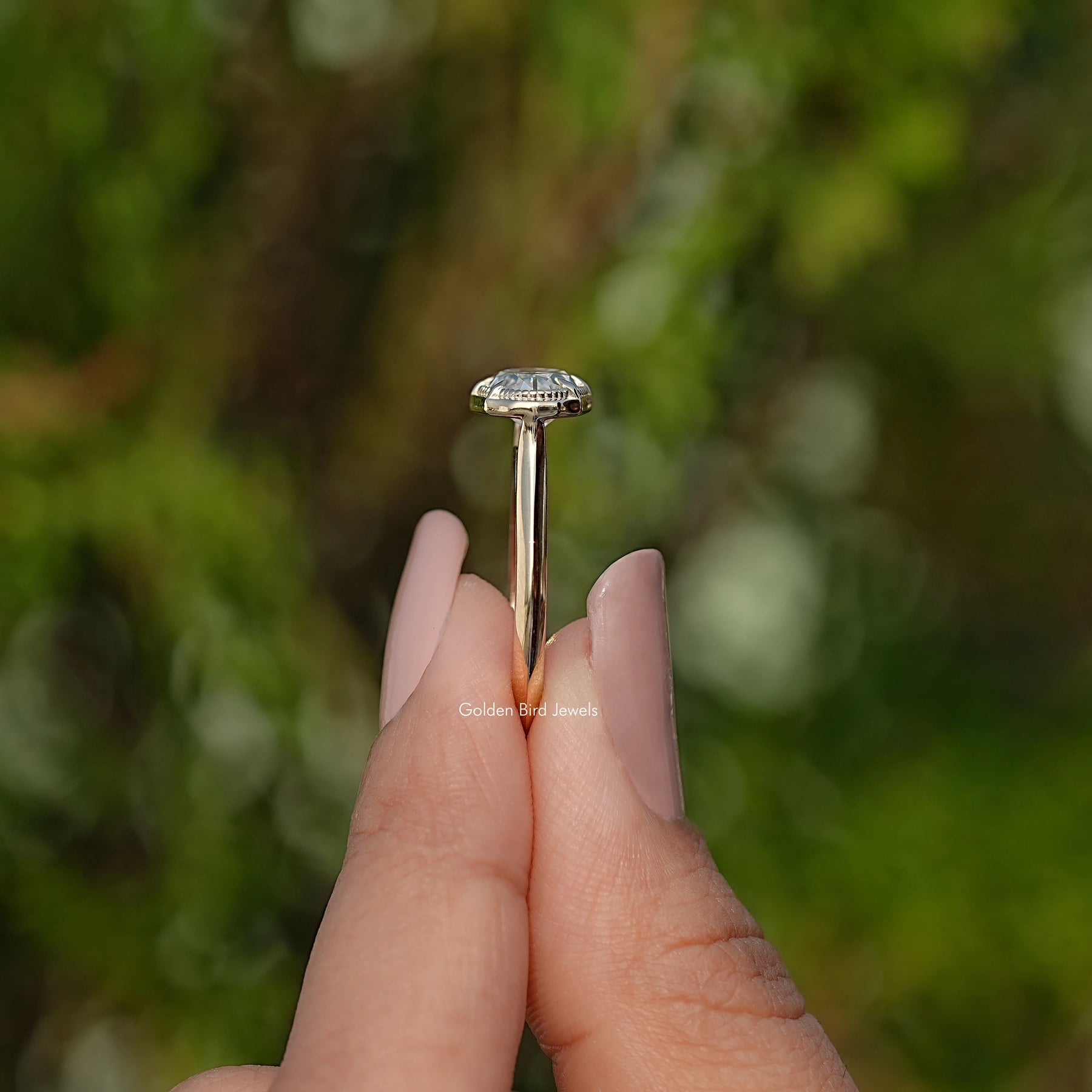 Ost-West Old Mine Moval Cut Moissanit Solitär Ring