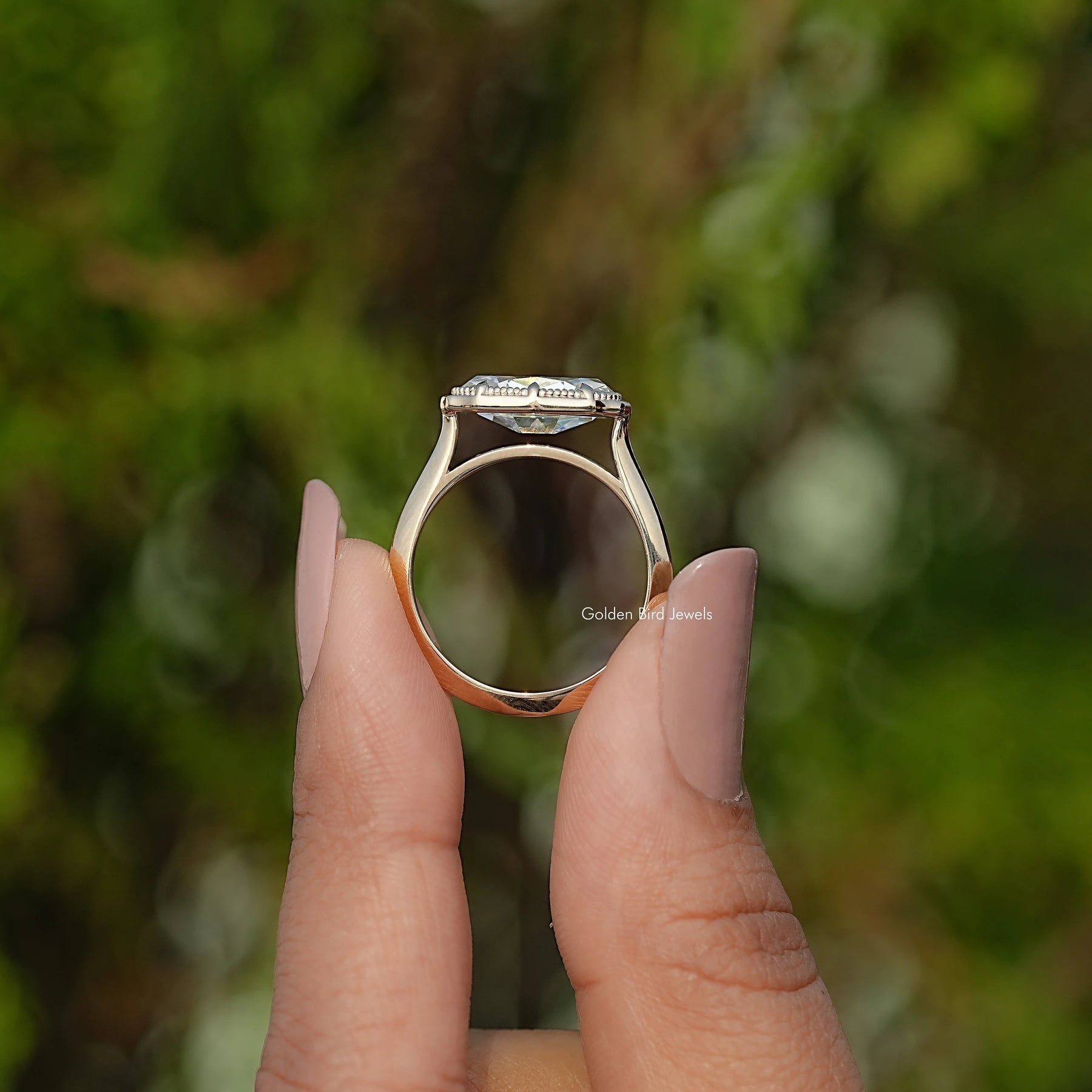 Ost-West Old Mine Moval Cut Moissanit Solitär Ring