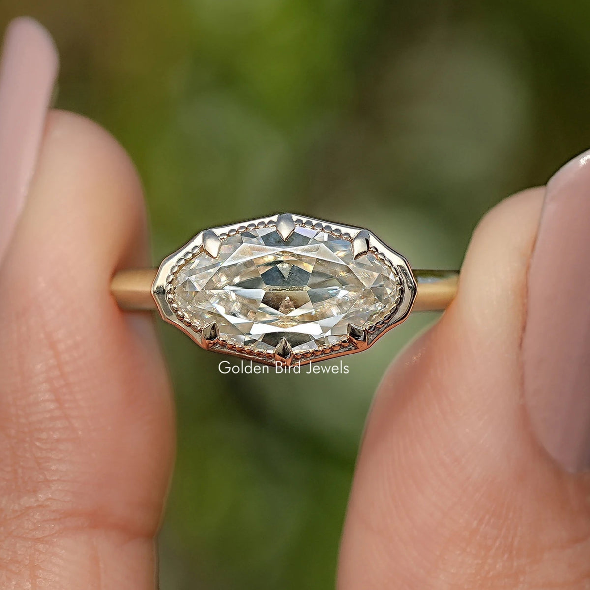 Ost-West Old Mine Moval Cut Moissanit Solitär Ring