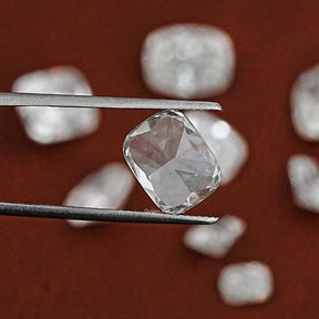Twijer hold In Cushion Cut Loose Lab Diamond
