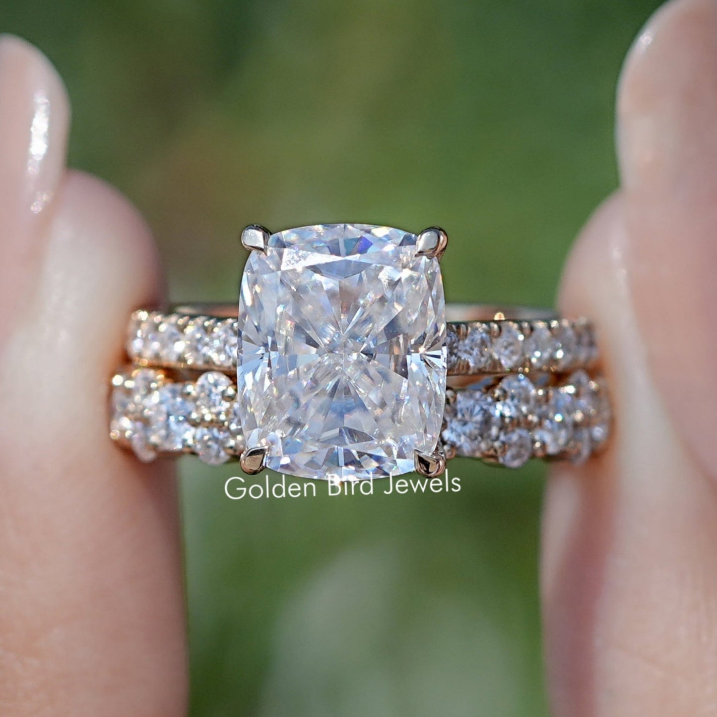 Längliches Moissanit-Ringset im Kissenschliff