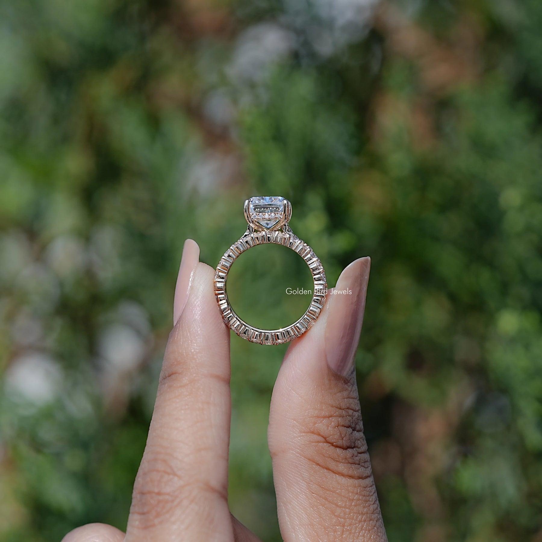 Längliches Moissanit-Ringset im Kissenschliff